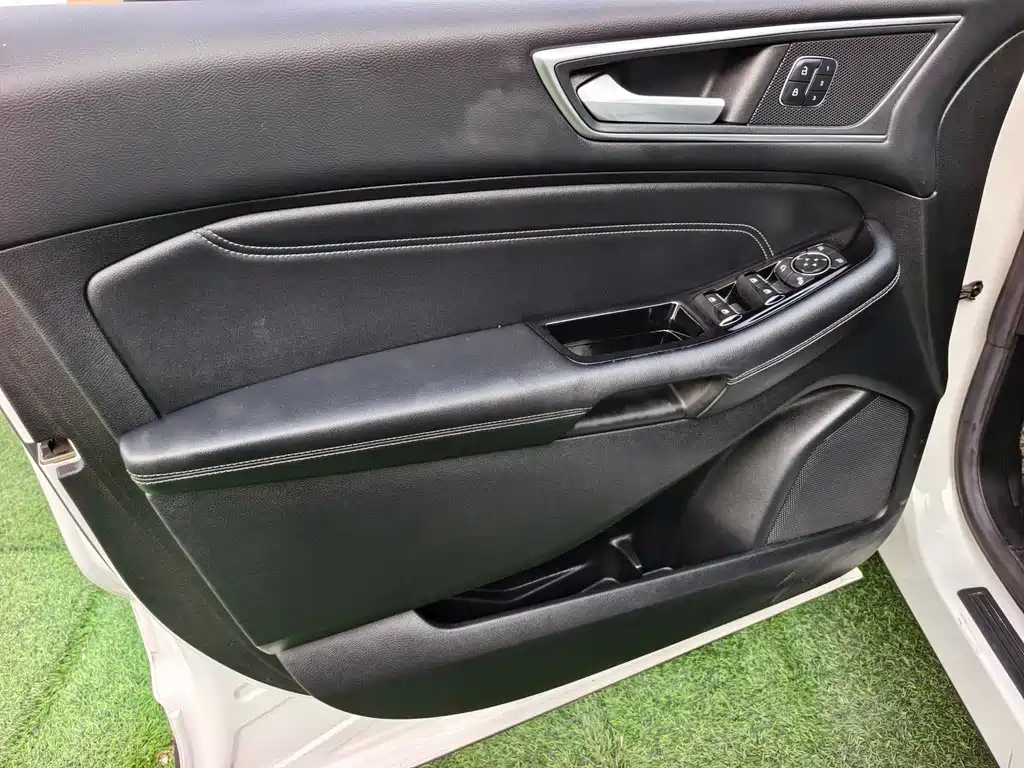 Edge EcoBoost 245 4 WD Supreme Sharp 7-seat