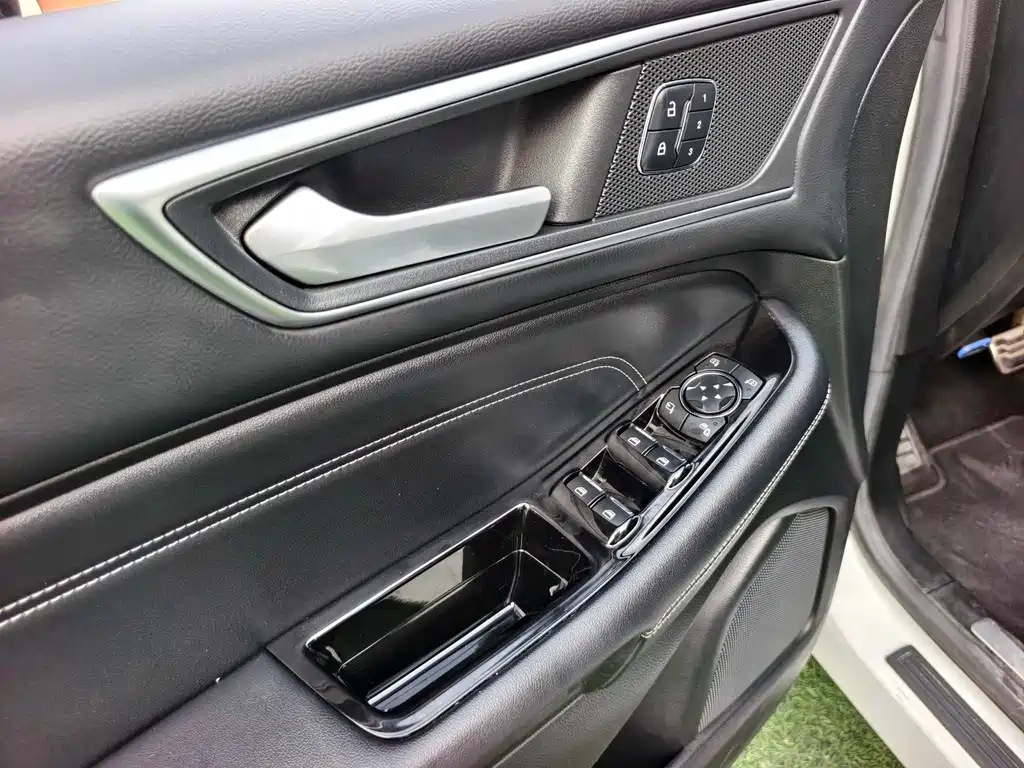 Edge EcoBoost 245 4 WD Supreme Sharp 7-seat