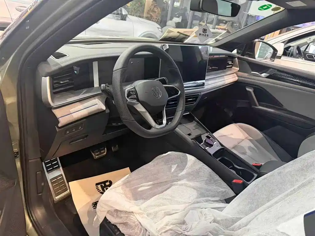 Tiguan L Outstanding 330 TSI Auto 2 WD R-Line Dragon Shine