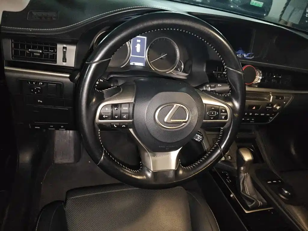 Lexus ES 200 Elite