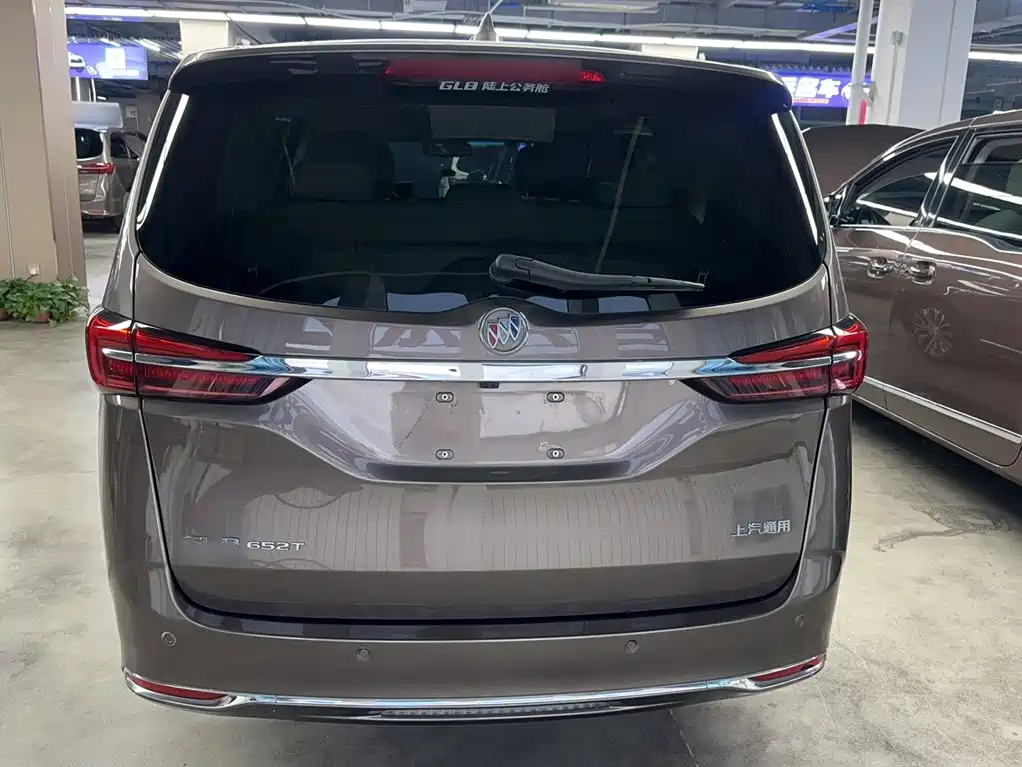 Buick GL8 Land Official Cabin 652 T Luxury