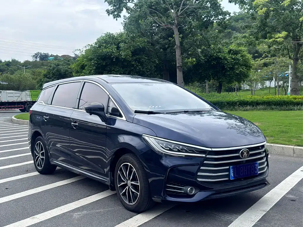 Song MAX 1.5 T Auto Connected Luxury 6-seat