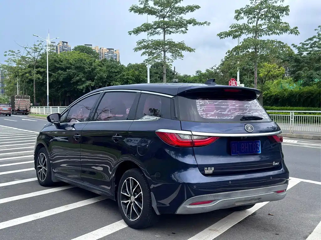 Song MAX 1.5 T Auto Connected Luxury 6-seat