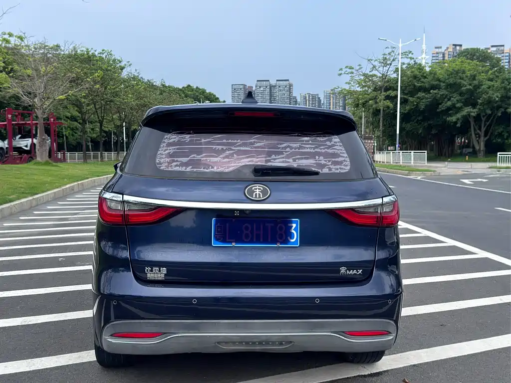 Song MAX 1.5 T Auto Connected Luxury 6-seat