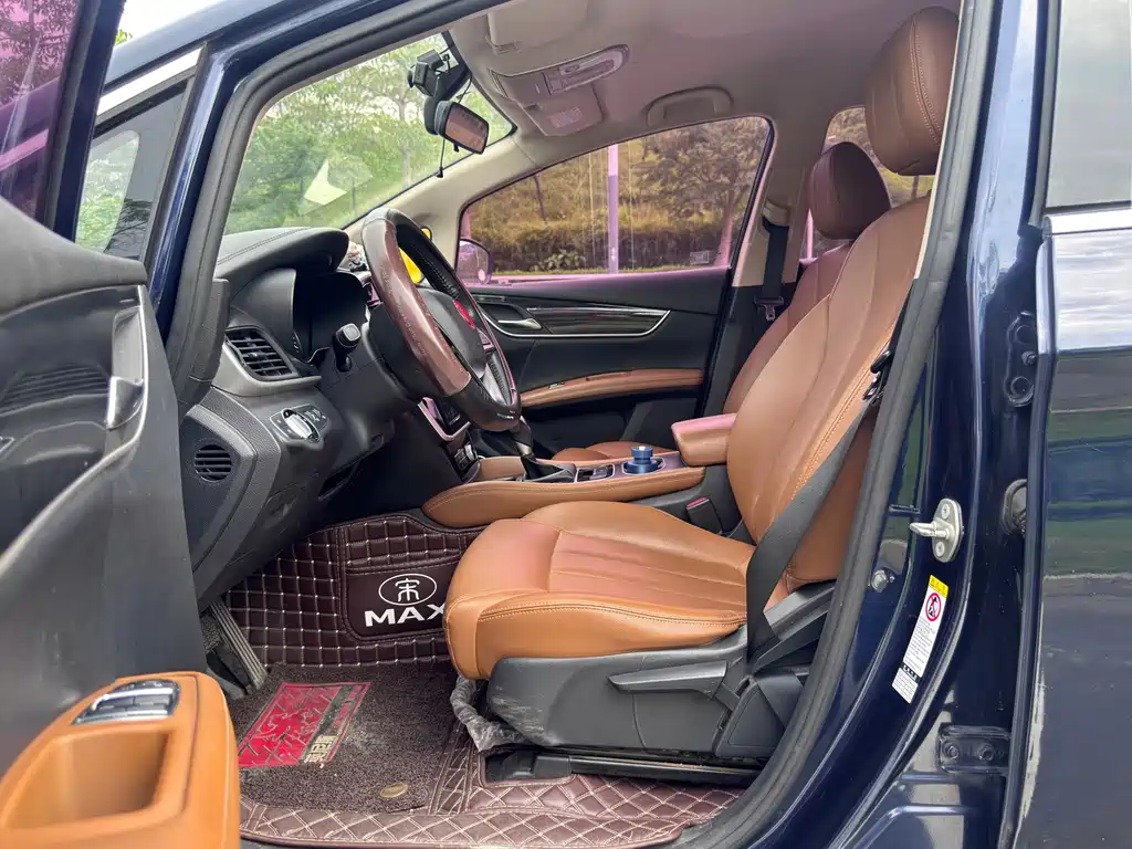Song MAX 1.5 T Auto Connected Luxury 6-seat