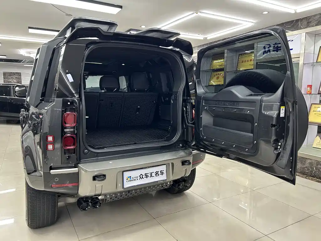 Land Rover Defender 110 3.0 T P400 X-DYNAMIC HSE
