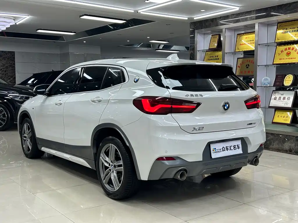 BMW X2 sDrive25 i Leading M Offroad Package