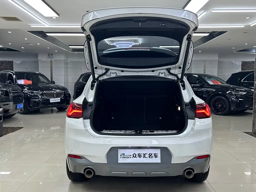 BMW X2 sDrive25 i Leading M Offroad Package