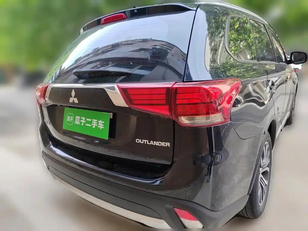 Outlander 2.0 L 2 WD Glory 5-seat