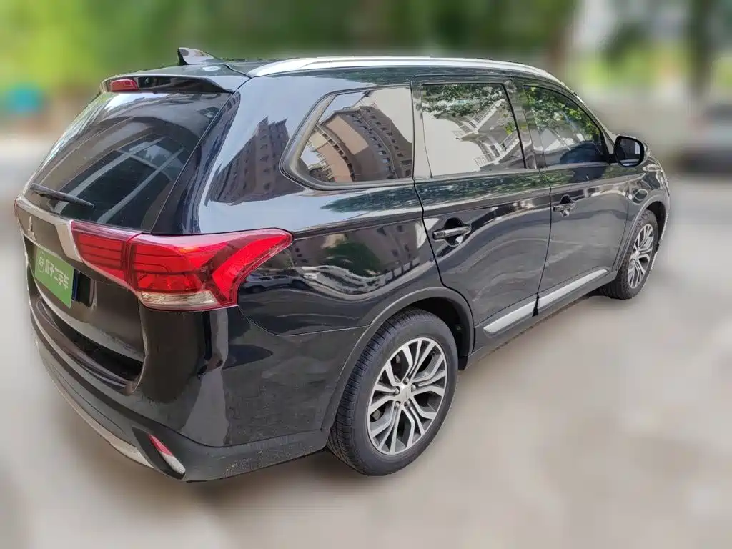 Outlander 2.0 L 2 WD Glory 5-seat