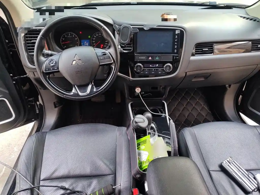 Outlander 2.0 L 2 WD Glory 5-seat