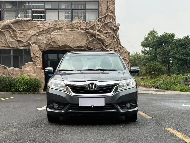 Honda Crider 1.8 L Auto Luxury