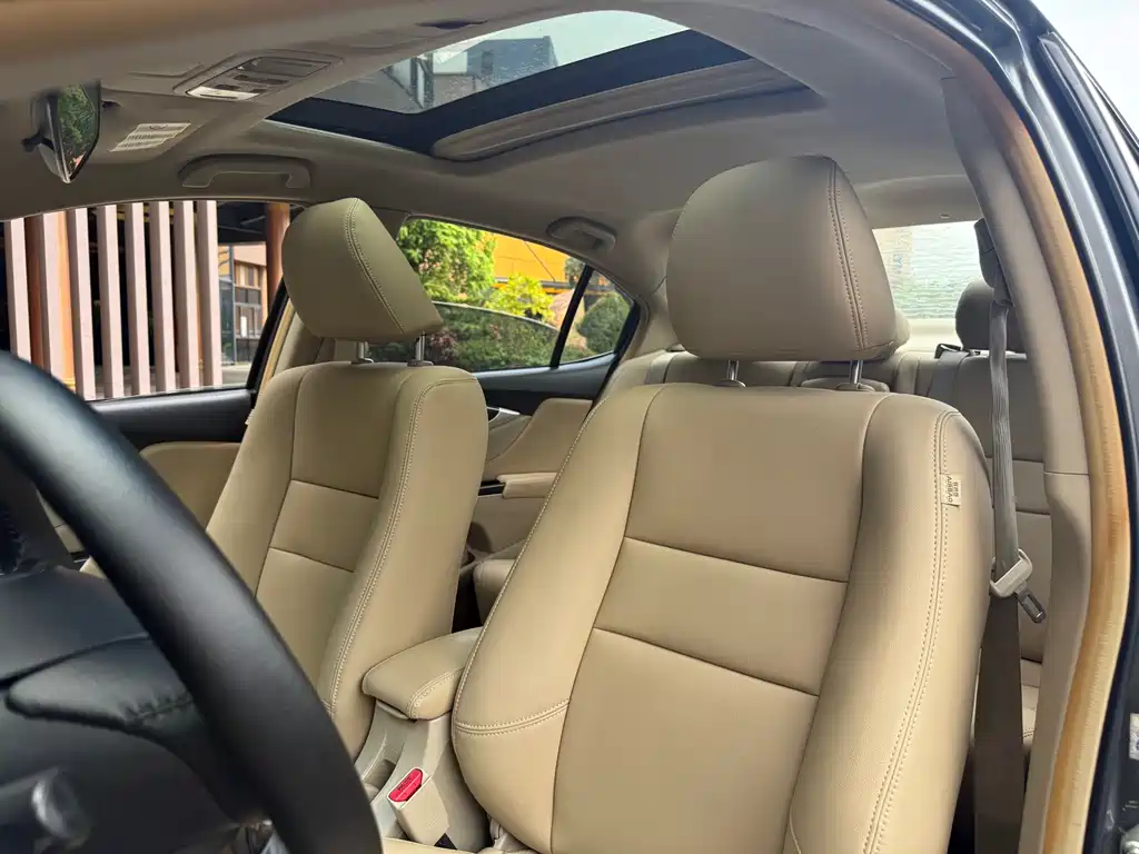 Crider 1.8 L Auto Luxury