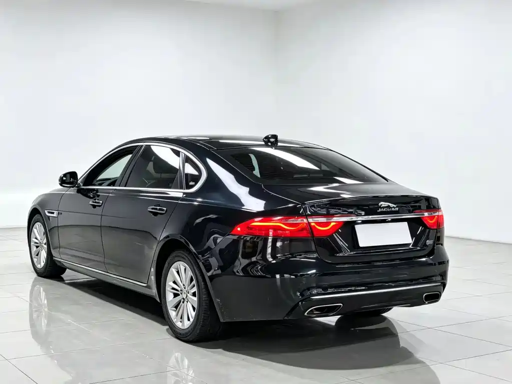 Jaguar XFL XFL 2.0 T 240 PS Luxury