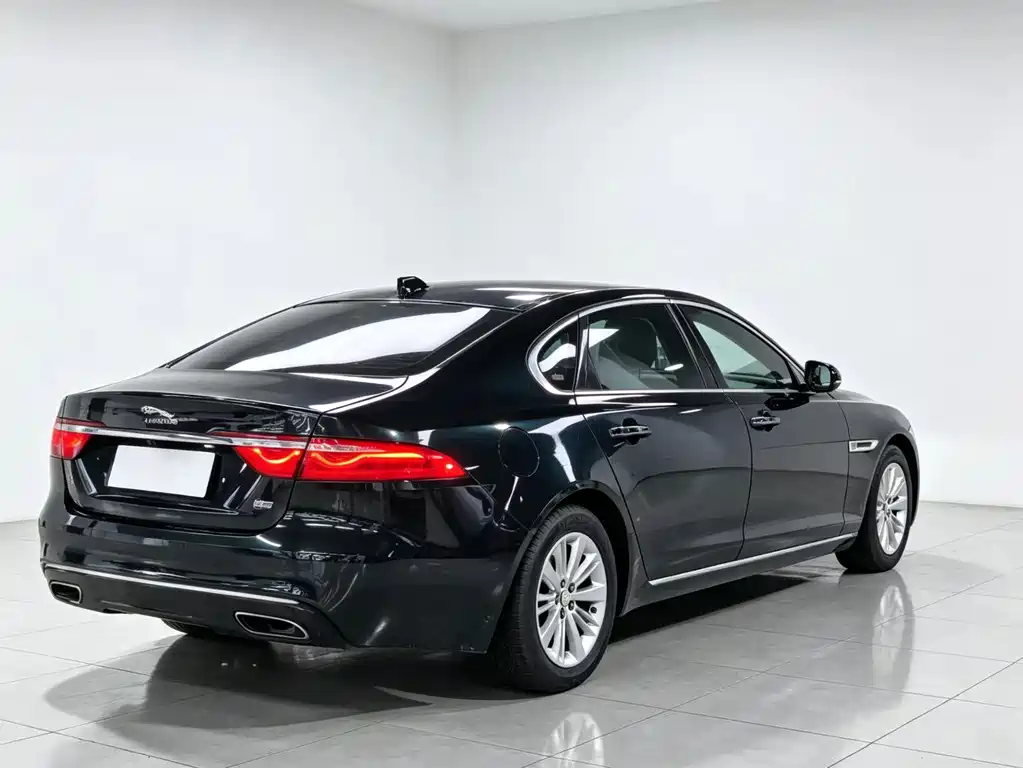 Jaguar XFL XFL 2.0 T 240 PS Luxury