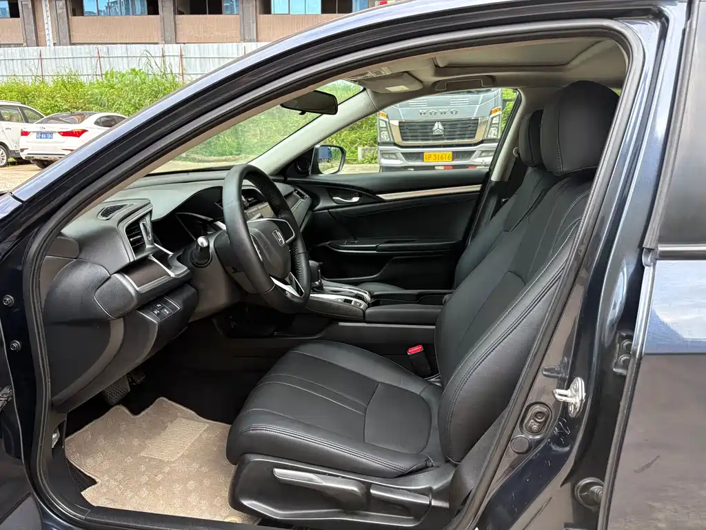 Civic 220 TURBO CVT Luxury