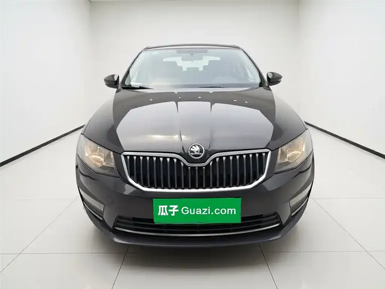 Skoda Octavia 1.6 L Auto Smart Travel