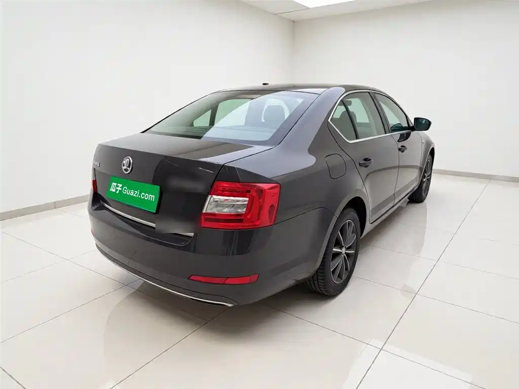 Octavia 1.6 L Auto Smart Travel