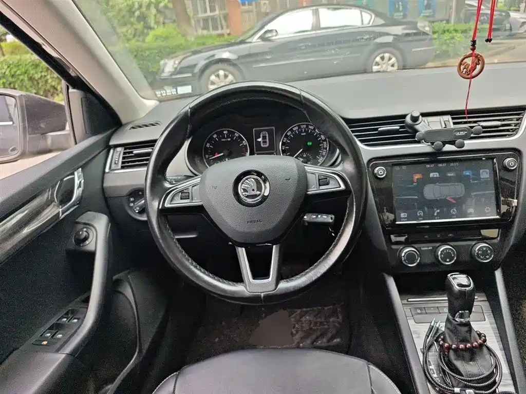 Octavia 1.6 L Auto Smart Travel