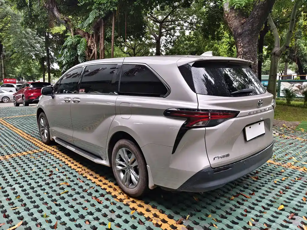 Sienna 2.5 L Hybrid Comfort