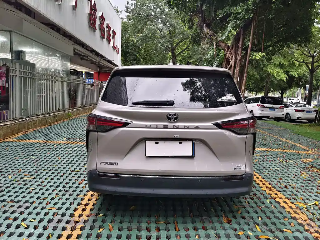 Sienna 2.5 L Hybrid Comfort