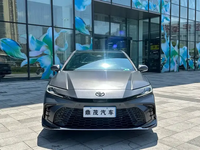 Toyota Camry 凯美瑞 2025款 双擎 2.0 HXS 光辉版