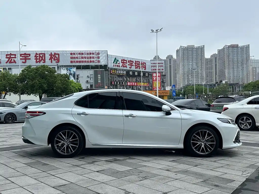 Camry 2.5 G Luxury