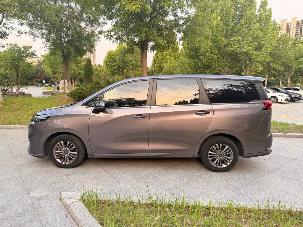 Maxus EUNIQ 5 1.3 T PLUG IN Elite
