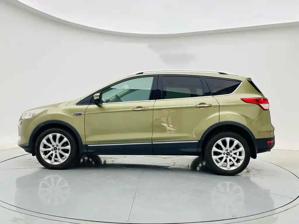 Kuga 2.0 L GTDi 4 WD Distinguished