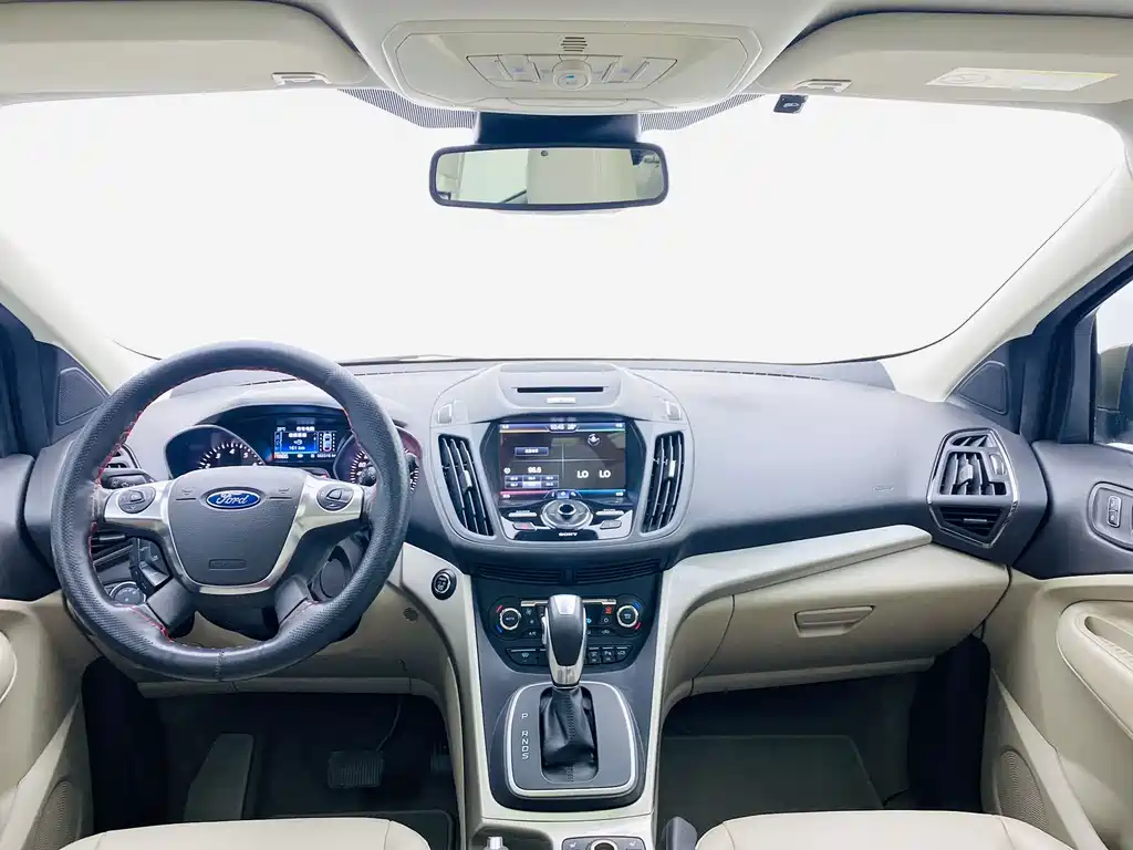 Kuga 2.0 L GTDi 4 WD Distinguished