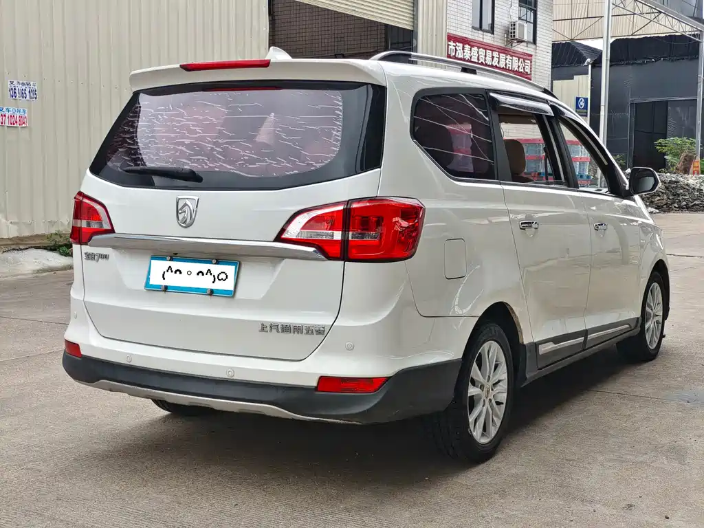 Baojun 730 1.5 L Manual Luxury 7-seat