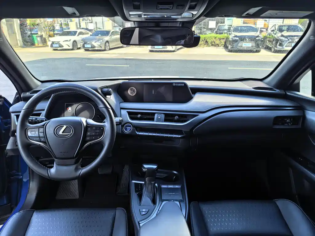 Lexus UX 260 h ·