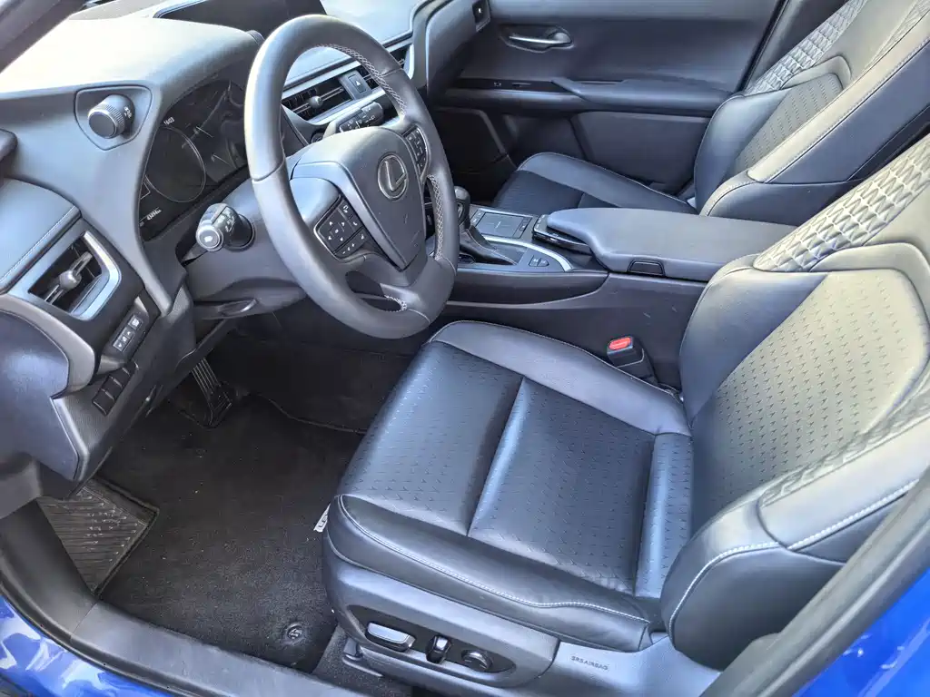Lexus UX 260 h ·