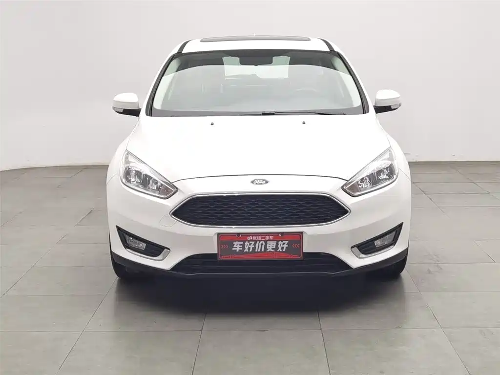 Focus Hatchback Classic EcoBoost 180 Auto Elite