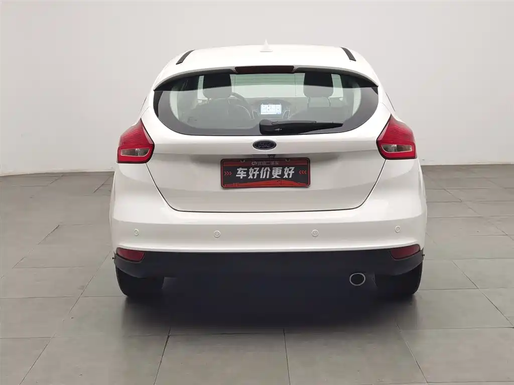Focus Hatchback Classic EcoBoost 180 Auto Elite
