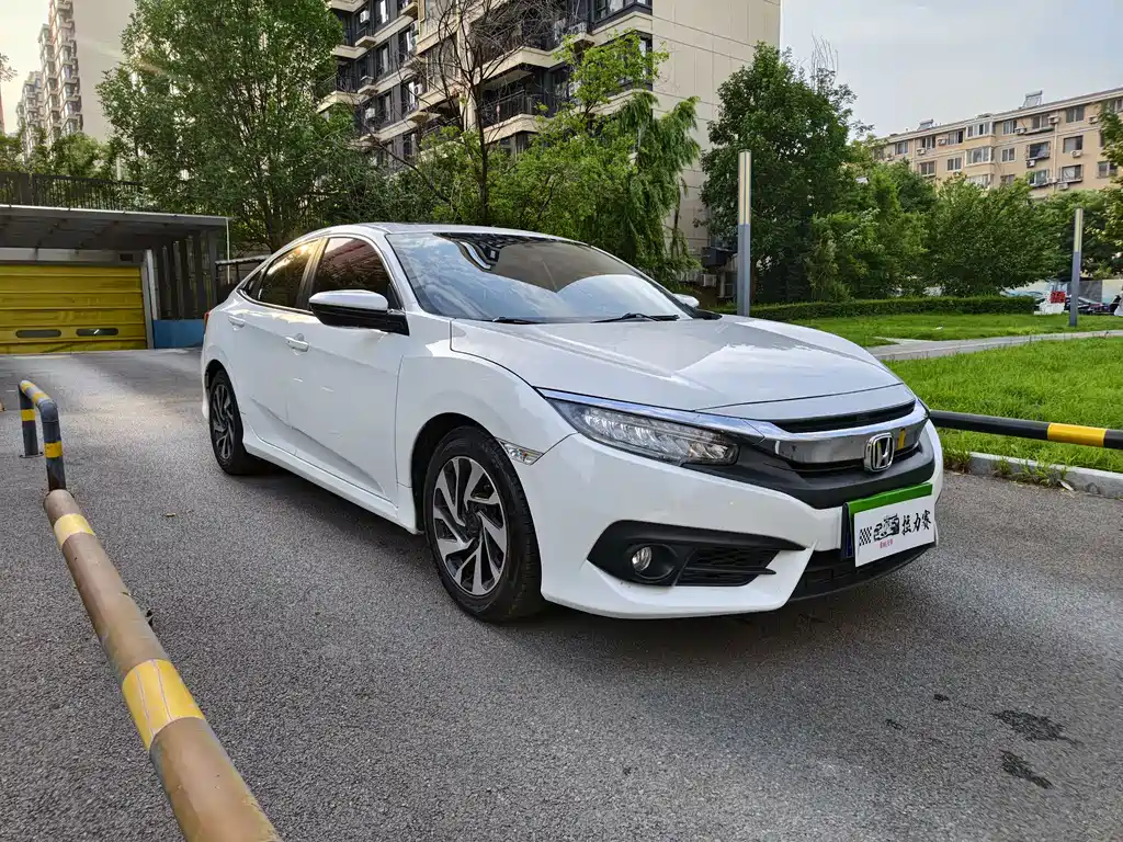 Civic 220 TURBO CVT Luxury