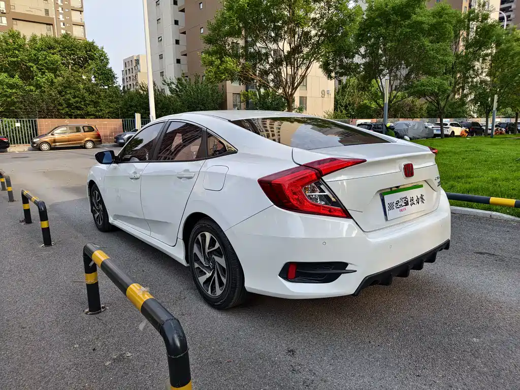 Civic 220 TURBO CVT Luxury
