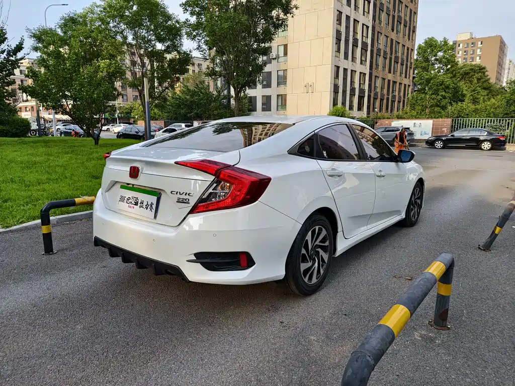 Civic 220 TURBO CVT Luxury