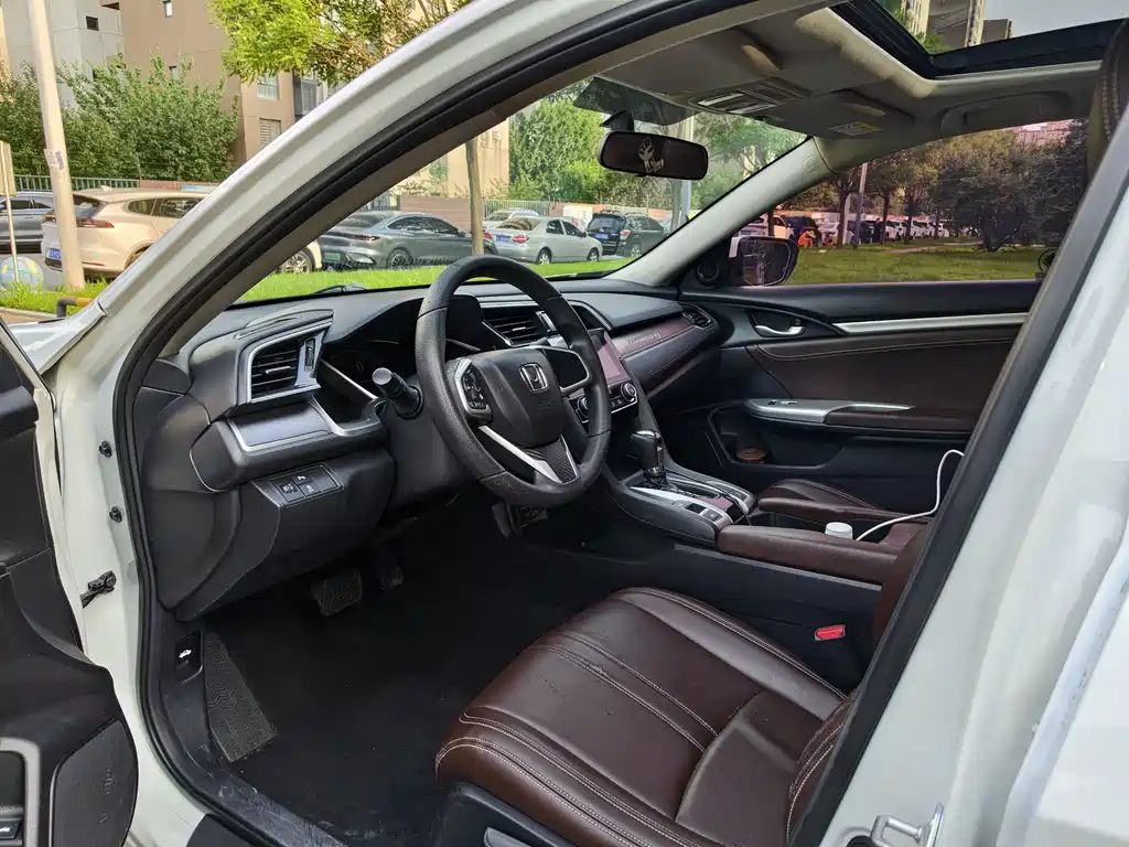 Civic 220 TURBO CVT Luxury