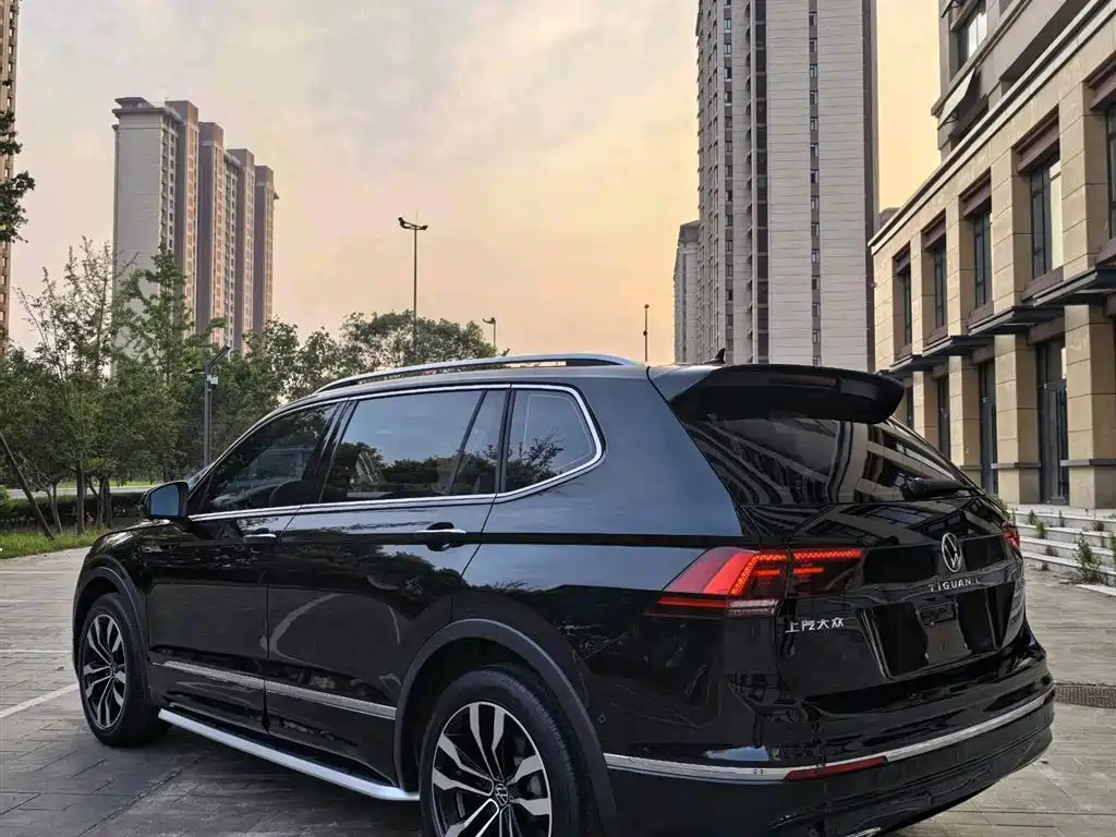 Tiguan L 330 TSI Auto 2 WD R-Line Flagship