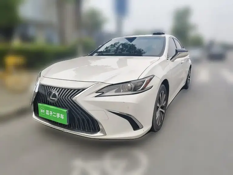 Lexus ES 200 Outstanding CN-V