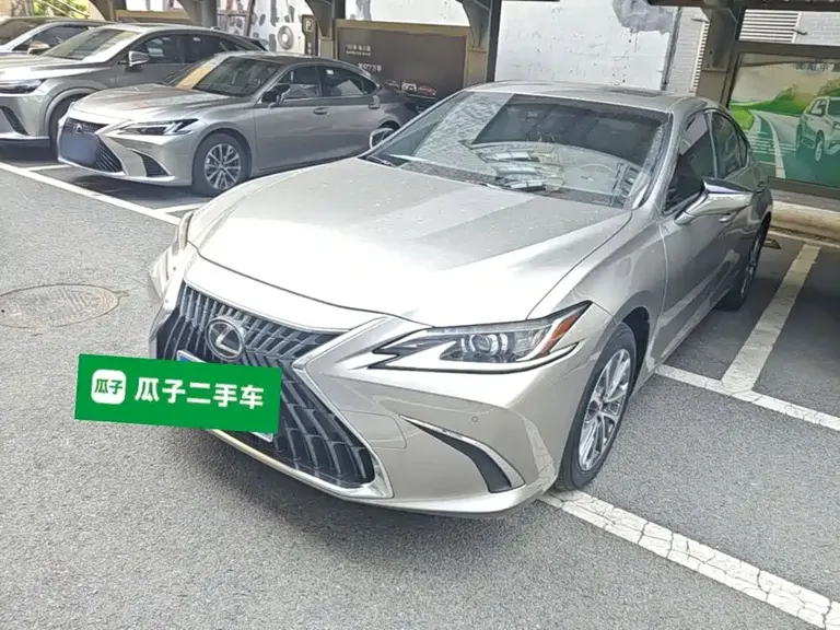 Lexus ES 200 Outstanding