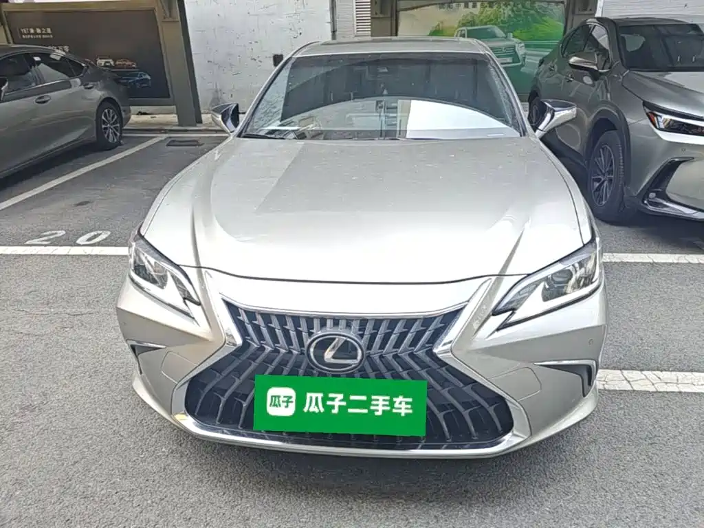 Lexus ES 200 Outstanding