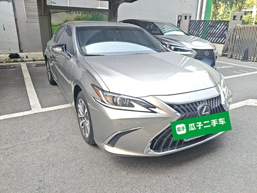 Lexus ES 200 Outstanding