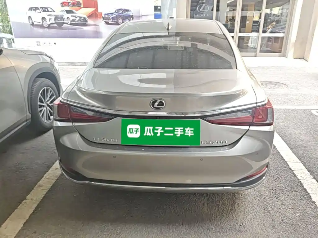 Lexus ES 200 Outstanding