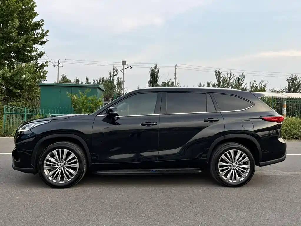 Highlander 380 T 4 WD Distinguished 7-seat