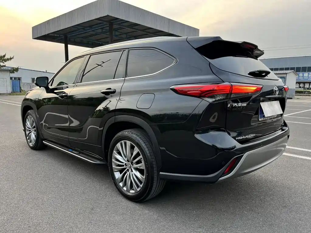 Highlander 380 T 4 WD Distinguished 7-seat