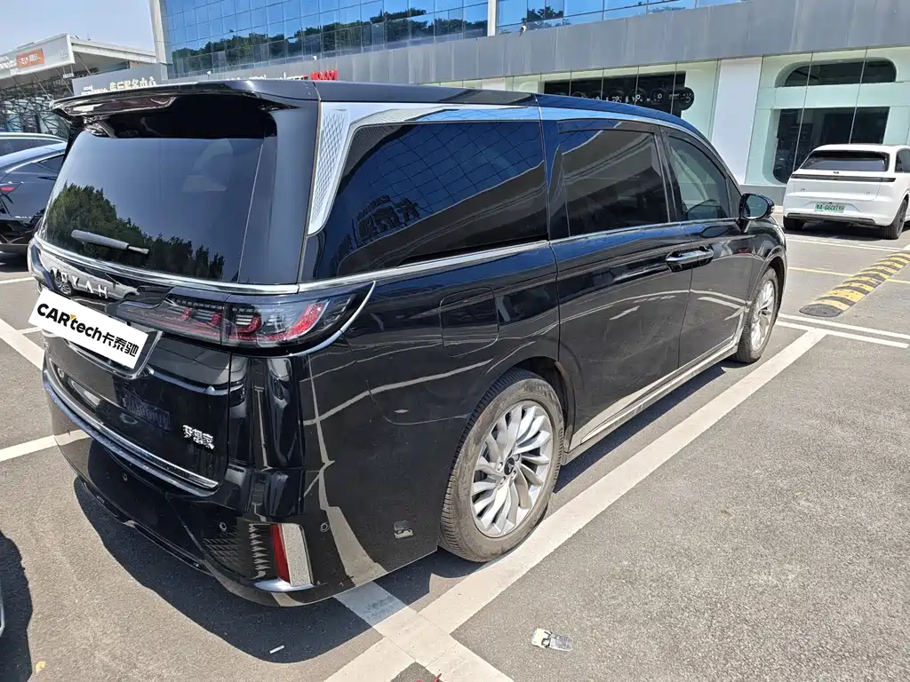 Voyah Dreamer PHEV Ultra Long Range Distinguished