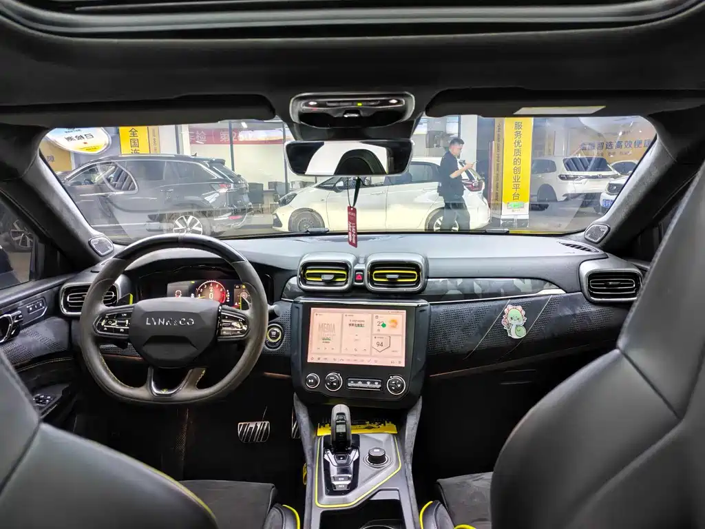Lynk & Co 03 03+ 2.0 TD Auto Wind Control