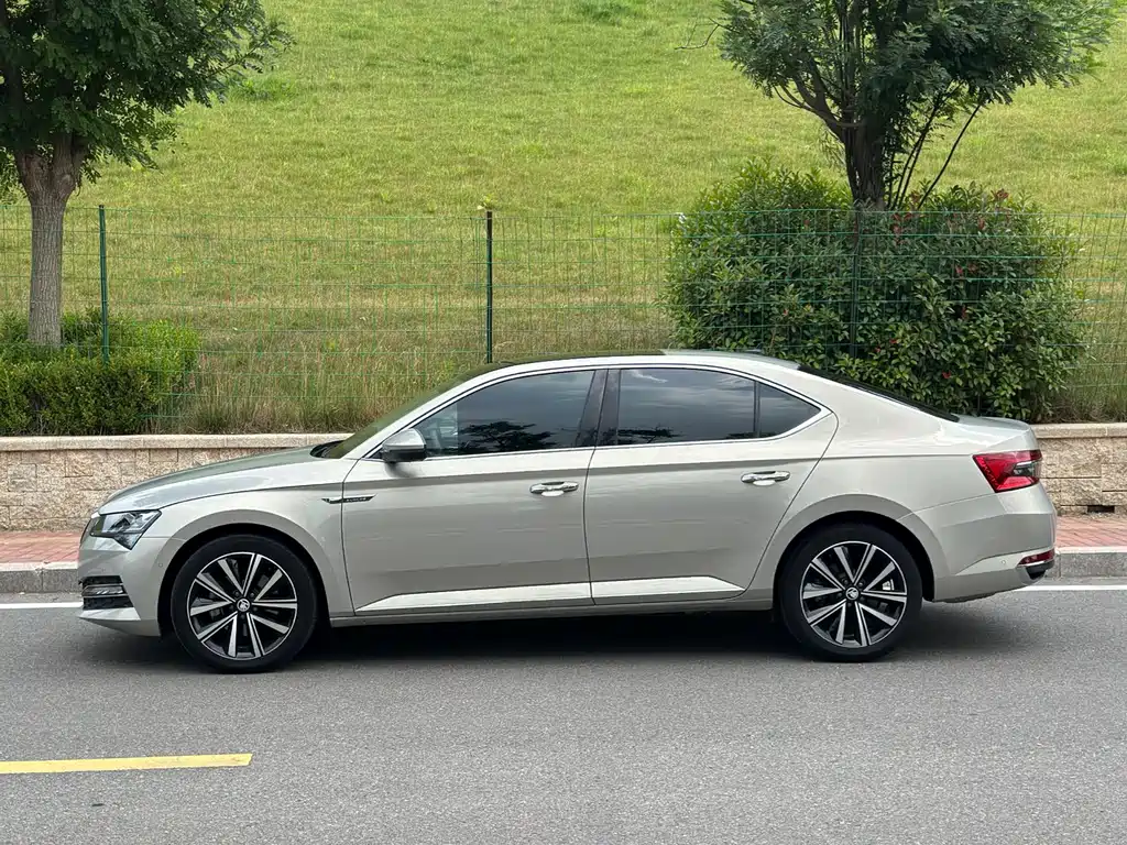 Superb TSI280 DSG Premium